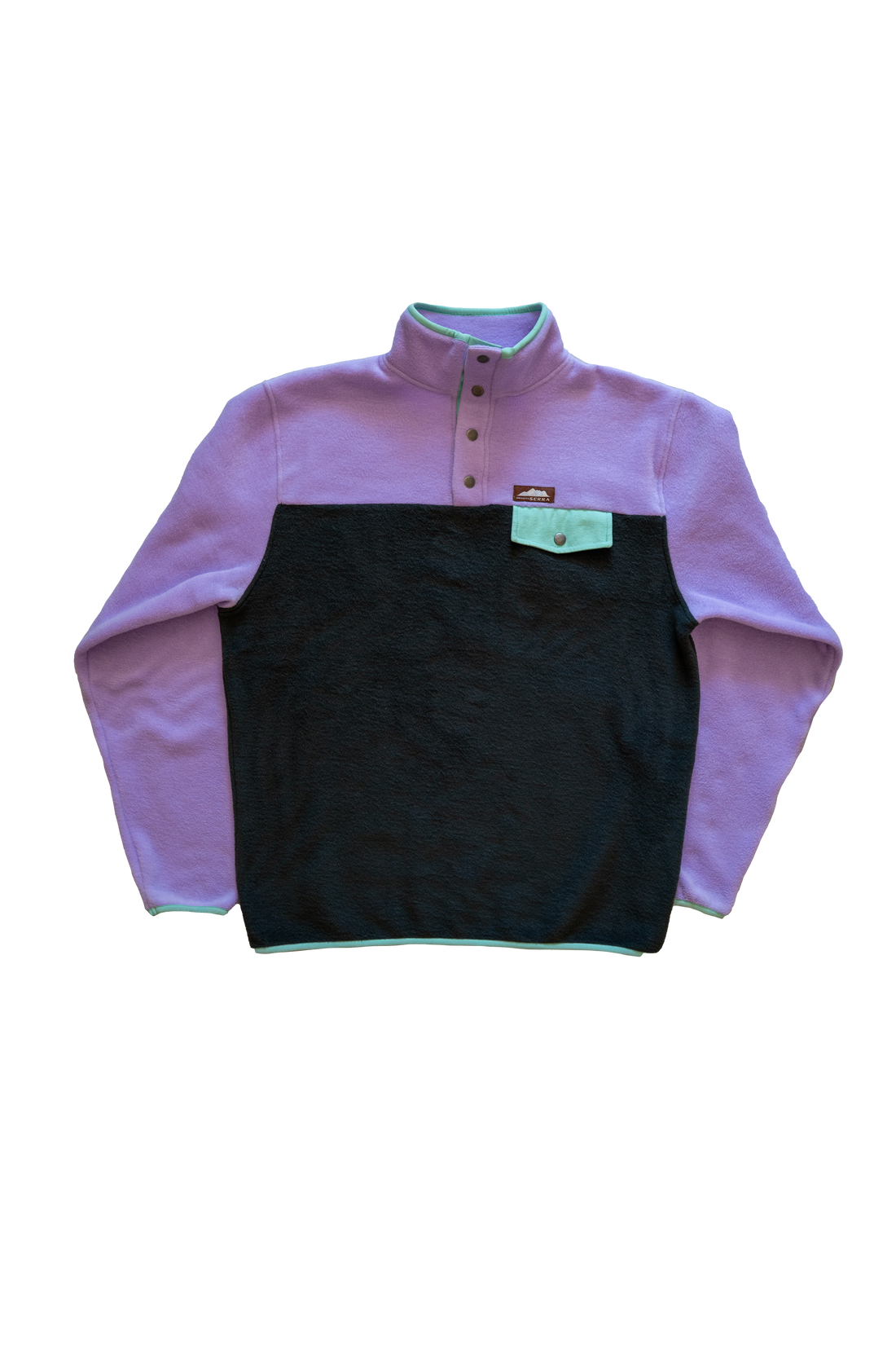 Produzida a três cores em malha polar com aplicação de bolso no peito e viés em algodão. O cinza concreto, a lilás lavanda e o verde elétrico como exagero da natureza que “rasga” o alcatrão, são o novo “cool statement” desta temporada.