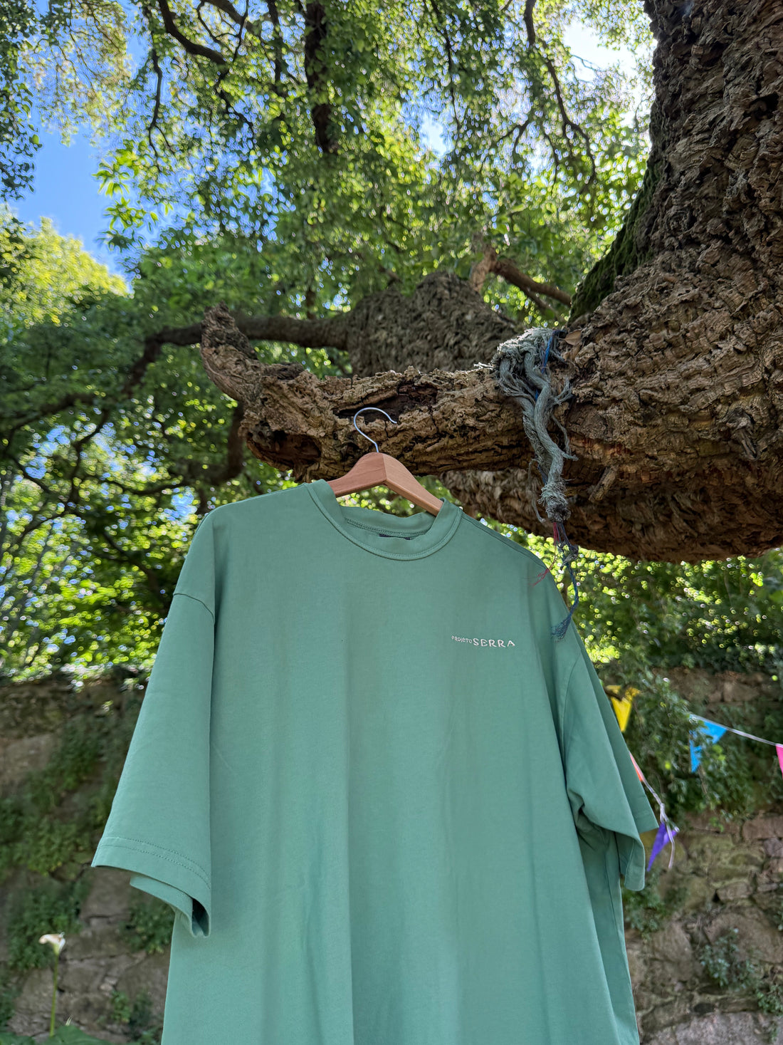 T-shirt de algodão, oversize fit inspirada pelas frases que marcaram a nossa infância. A mãe a ameaçar ou a avó a ripostar. Nesta coleção cabe tudo!