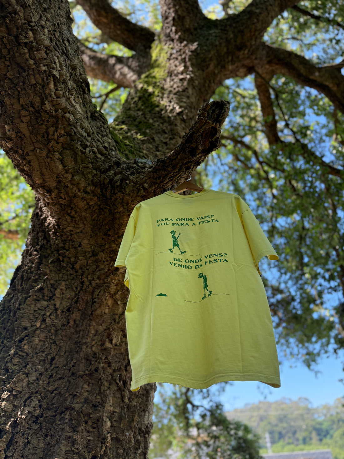 T-shirt de algodão, oversize fit inspirada pelas frases que marcaram a nossa infância. A mãe a ameaçar ou a avó a ripostar. Nesta coleção cabe tudo!