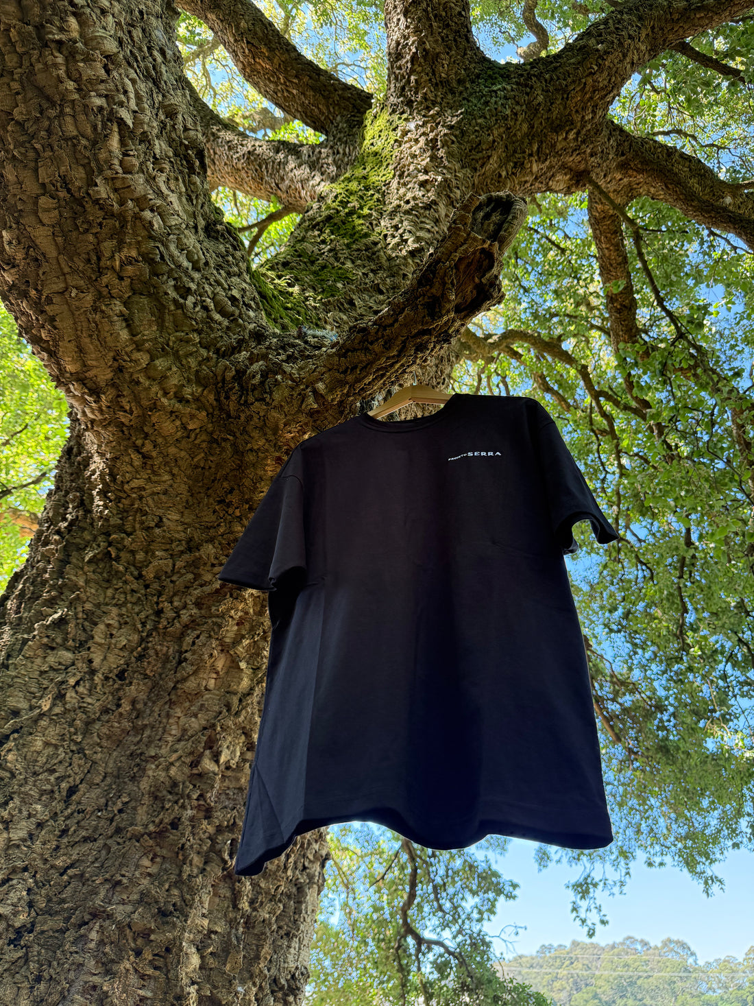 T-shirt de algodão, oversize fit inspirada pelas frases que marcaram a nossa infância. A mãe a ameaçar ou a avó a ripostar. Nesta coleção cabe tudo!