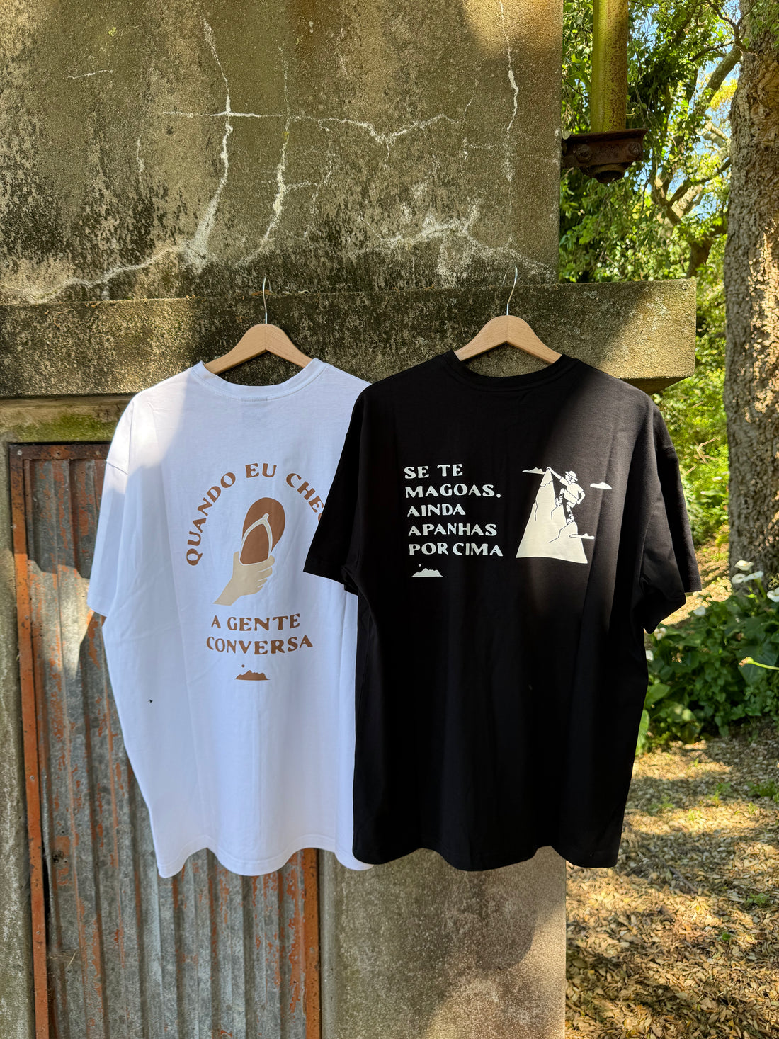 T-shirt de algodão, oversize fit inspirada pelas frases que marcaram a nossa infância. A mãe a ameaçar ou a avó a ripostar. Nesta coleção cabe tudo!