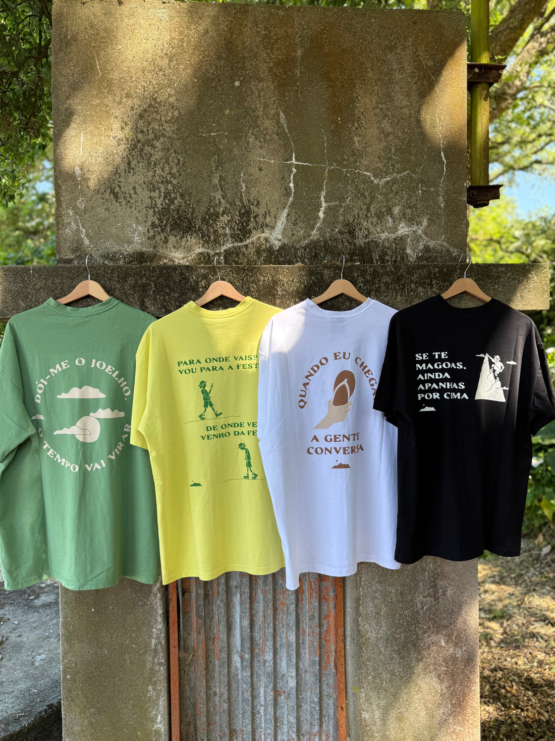 T-shirt de algodão, oversize fit inspirada pelas frases que marcaram a nossa infância. A mãe a ameaçar ou a avó a ripostar. Nesta coleção cabe tudo!