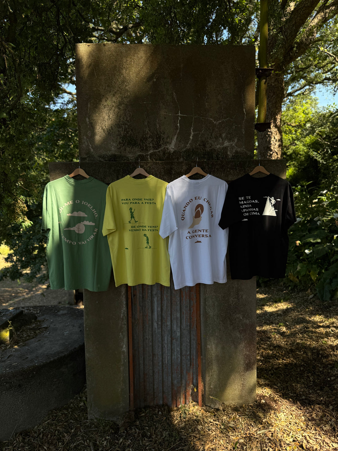 T-shirt de algodão, oversize fit inspirada pelas frases que marcaram a nossa infância. A mãe a ameaçar ou a avó a ripostar. Nesta coleção cabe tudo!