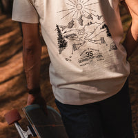 Na T-Shirt das Serras, em algodão 100% orgânico, cabem as histórias que viveste ou viverás em 35 Serras do nosso Portugal. Com ela, carregas nas costas as memórias dos dias bem passados em forma de checklist, que podes ir bordando ao passo que conquistas cada uma das nossas serras. Com um kit de costura incluído e um tutorial vais conseguir marcar um X na caixa de cada novo cume que alcanças!
