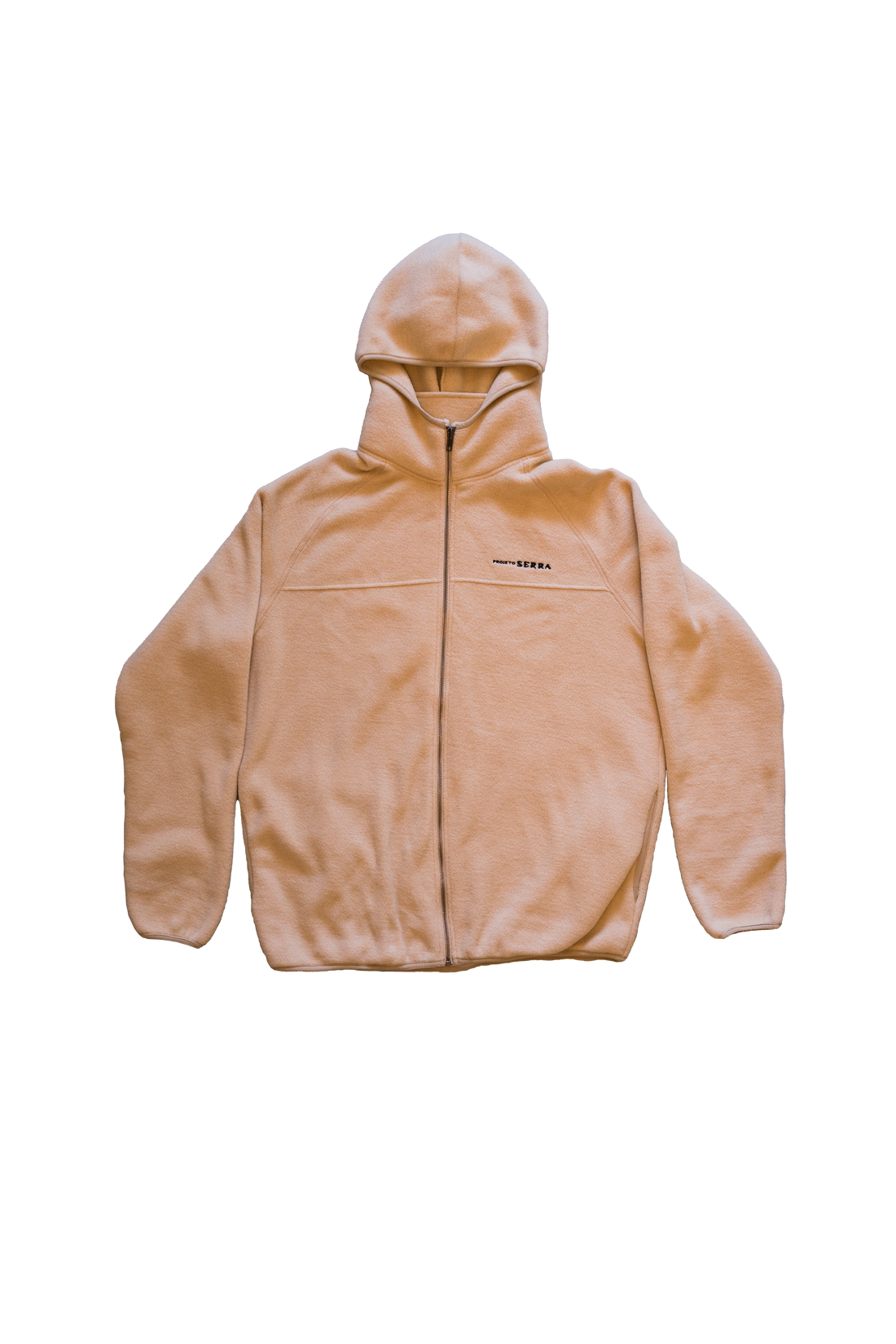 Das mãos marcadas do merceneiro de Monchique que dá vida às cadeiras de tesoura, o Casaco Monchique em malha polar reciclada com zipper em prata velha é a peça que vais querer para os dias frios.
Com gola pregado ao capuz, acabaram-se os arrepios de inverno.