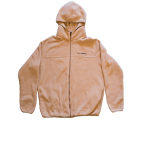 Das mãos marcadas do merceneiro de Monchique que dá vida às cadeiras de tesoura, o Casaco Monchique em malha polar reciclada com zipper em prata velha é a peça que vais querer para os dias frios.
Com gola pregado ao capuz, acabaram-se os arrepios de inverno.